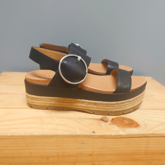 UGG Shoes - ⭐Host Pick⭐ UGG April Espadrille Platform Sandal Size 7.5 NWOT